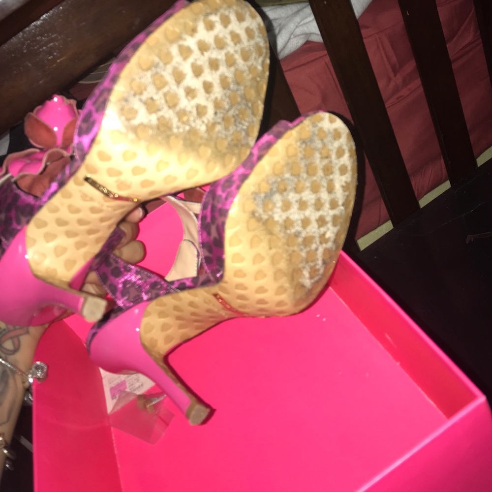 Heels - Picture 3 of 4